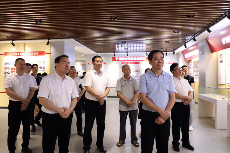 我校举办高职办学20周年发展座谈会