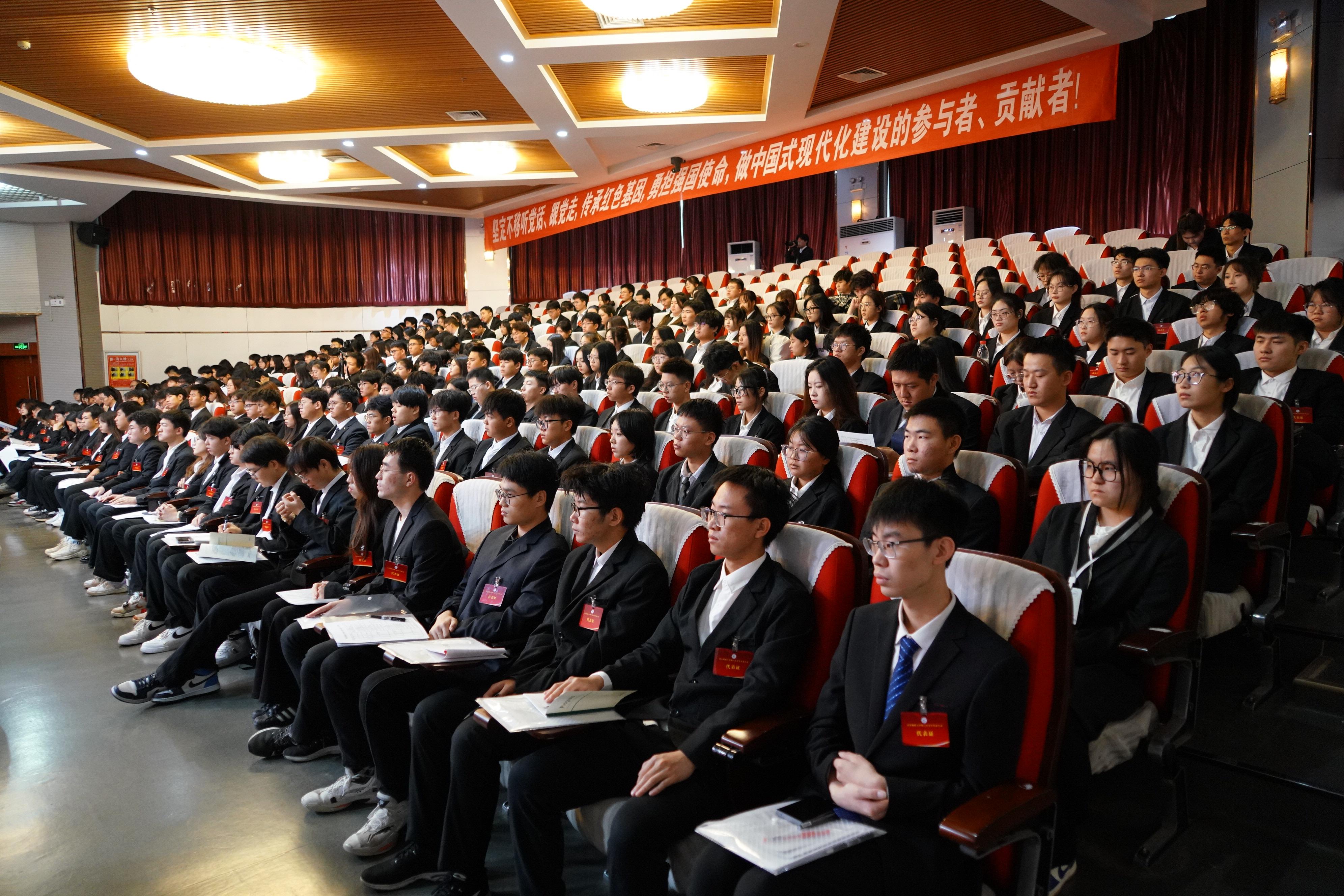挺膺担当，贡献青春力量——学校第十三次学生代表大会顺利召开