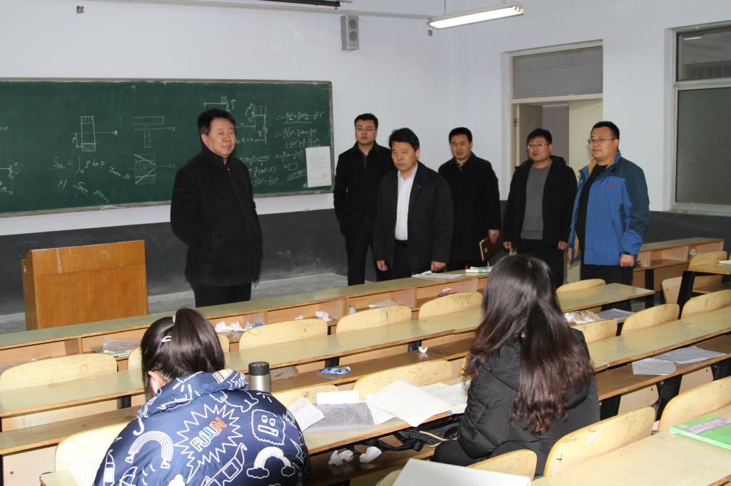 学校领导带队开展校园安全检查，筑牢校园安全防线