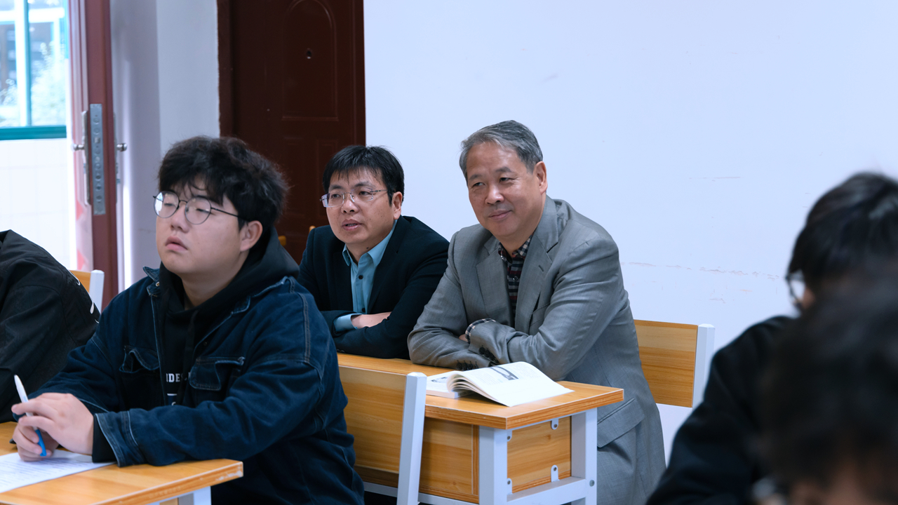 深化思政课堂质量，校长刘进亲临一线听课评课
