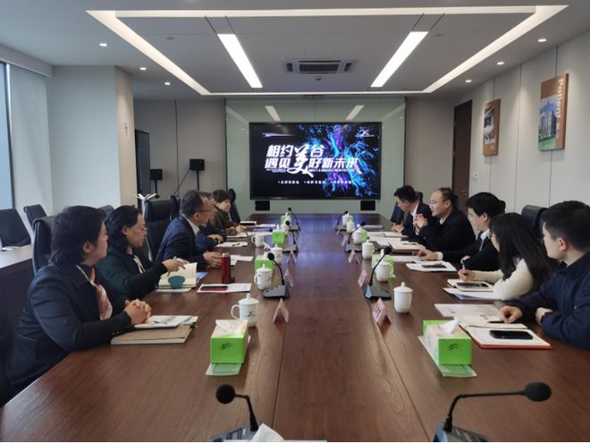 学校党委书记李维带队赴河池宜州开展访企拓岗及精准帮扶活动——深化校企合作，共筑就业桥梁，传递温情关怀