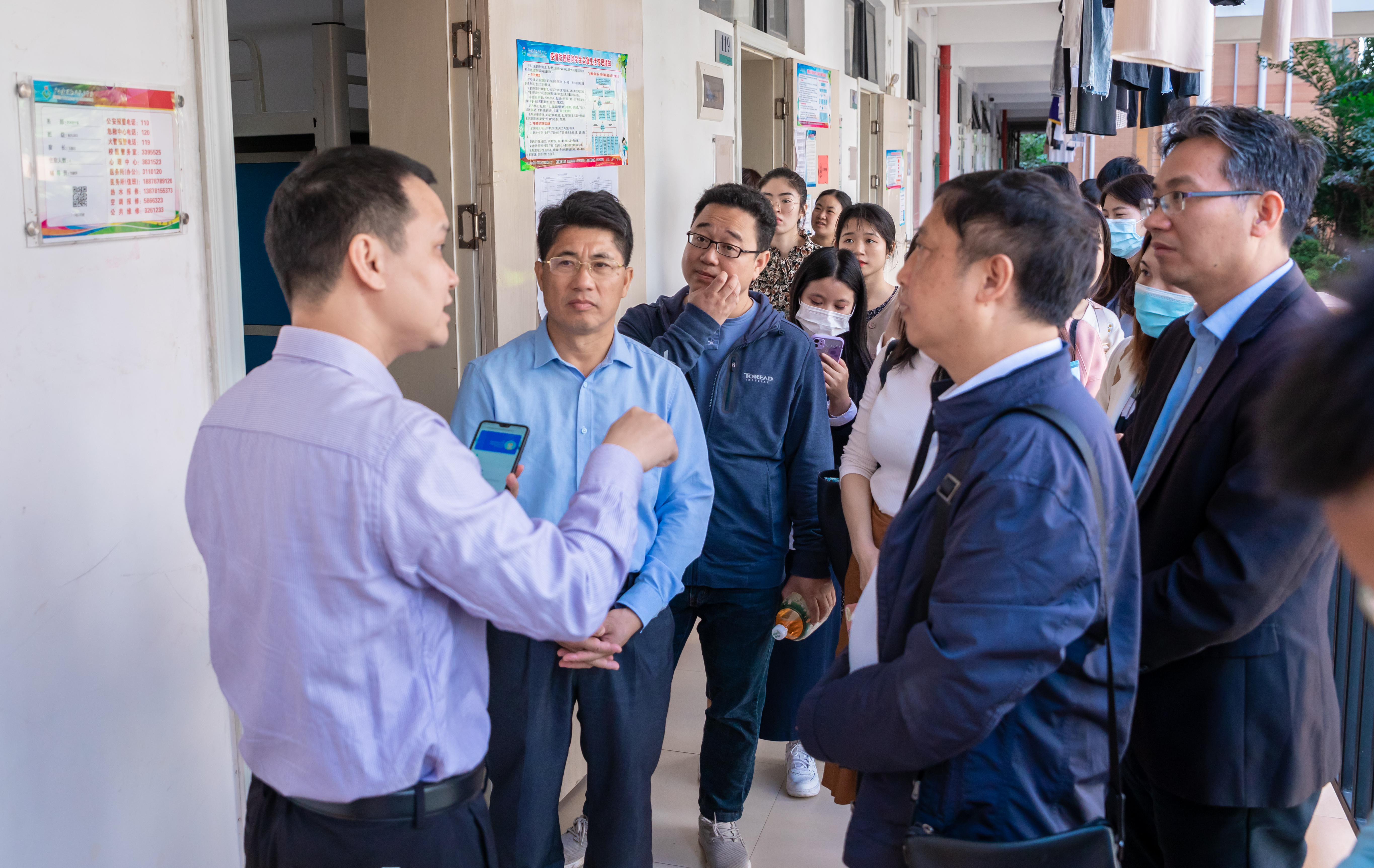 学院副院长安仲文带队赴企业开展考察调研和学生走访专项行动