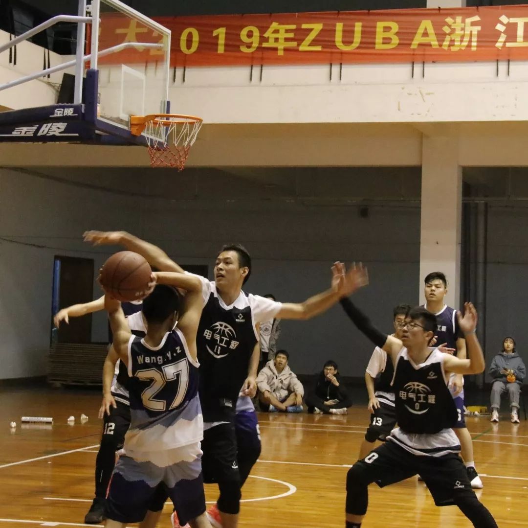 学院举办信设杯篮球投篮大赛活动