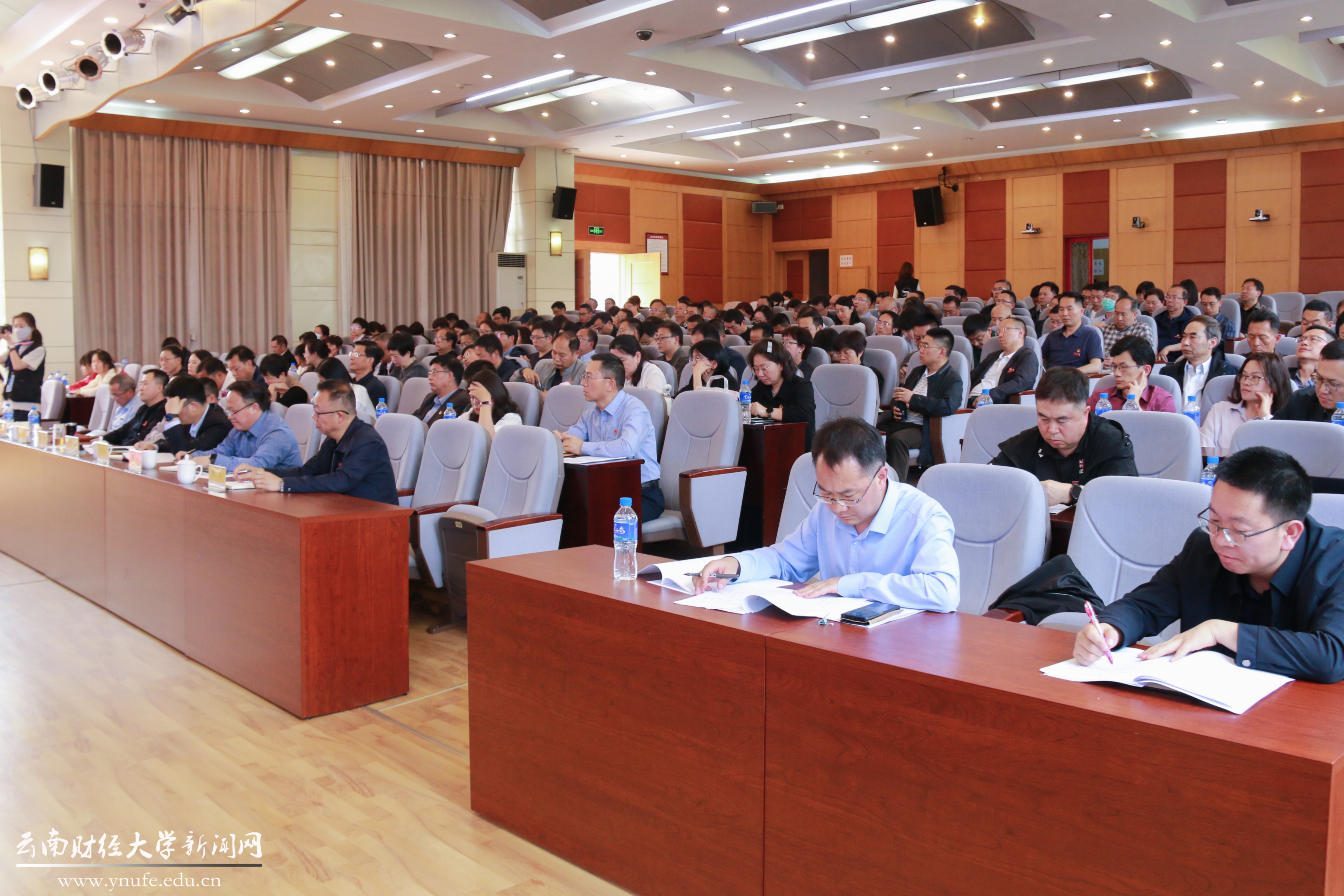 学院召开2025年全面从严治党暨全面深化清廉学校建设工作部署会
