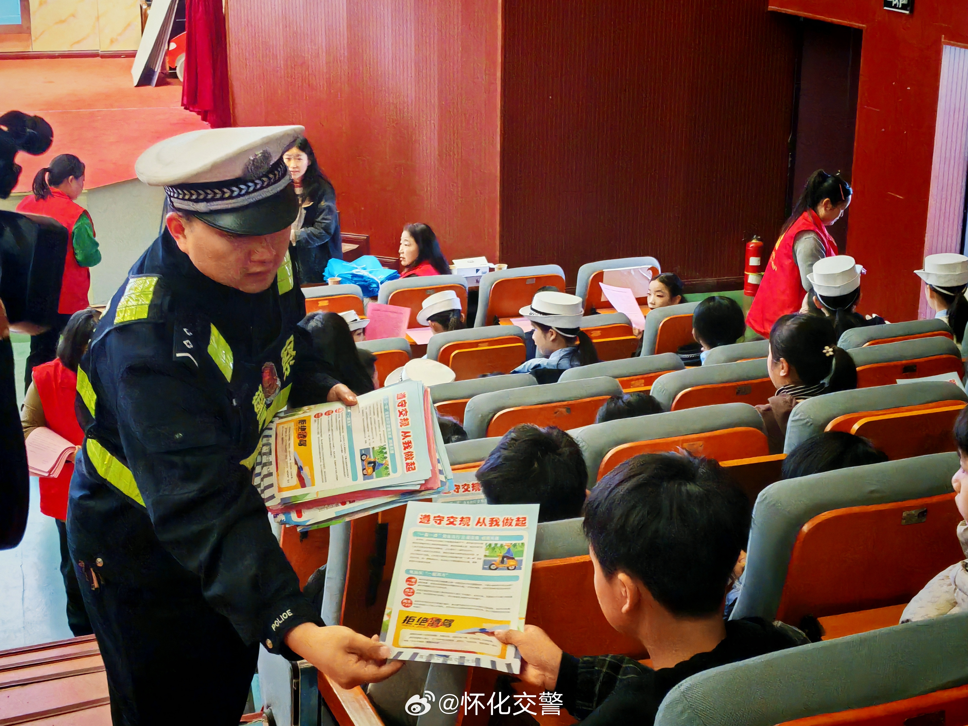 交通安全教育，筑牢生命安全防线防线