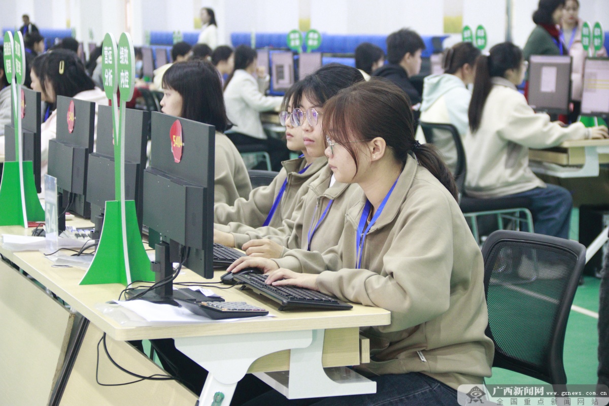 热烈庆祝，我院盛大开幕2025年上海职业院校技能大赛高职组企业管理模拟沙盘赛项盛事