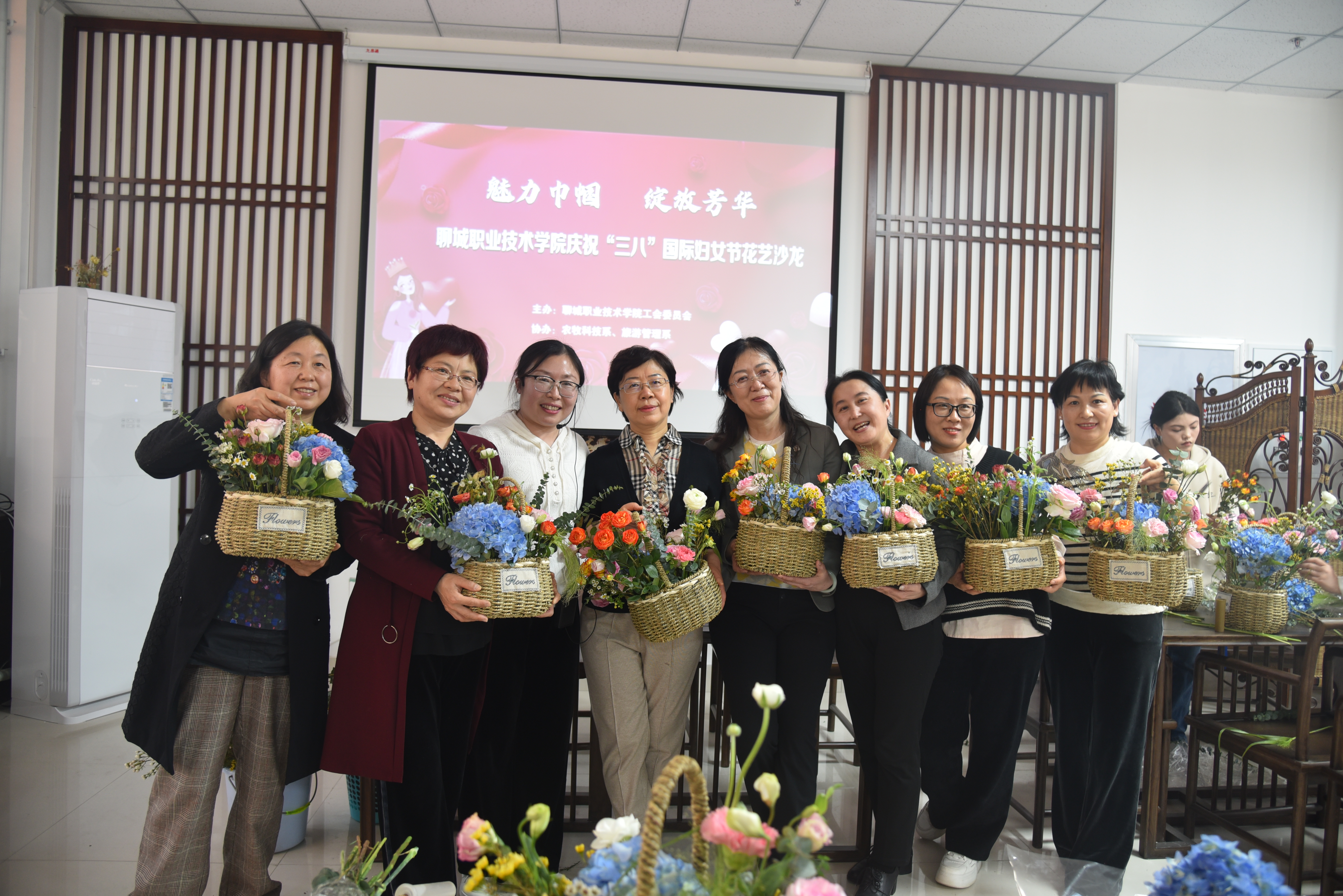 新时代女性花艺鉴赏，花韵绽芳华，巾帼向未来