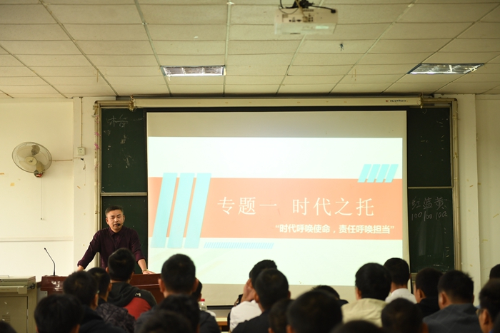 学院党委书记李维深入思想道德与法治课堂，引领思政教育新风尚