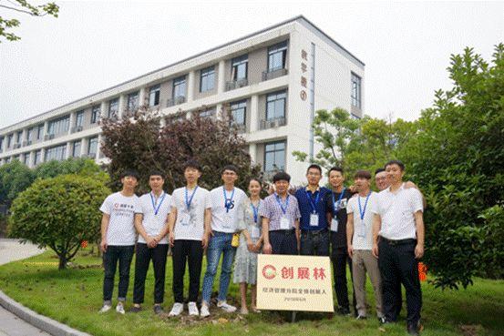 中国教育报报道，上海工商职业技术学院粮·商两翼齐飞，筑牢协同育人基石