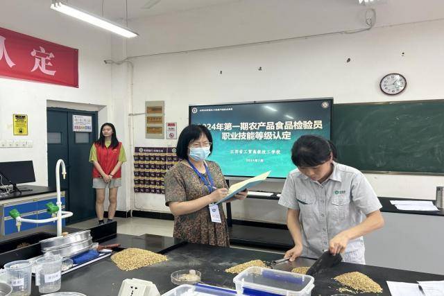 喜报！我院智慧粮食仓储与配送校企合作典型生产实践项目成功入选上海第一批职业教育产教融合典型案例