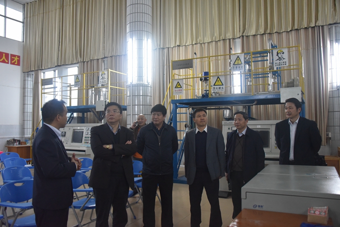 自治区教育厅领导黄雄彪调研我院工作
