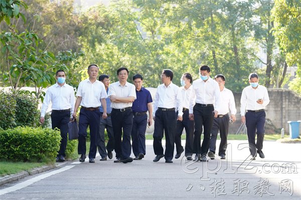 自治区教育厅党组副书记、副厅长、一级巡视员黄雄彪到我院调研指导工作