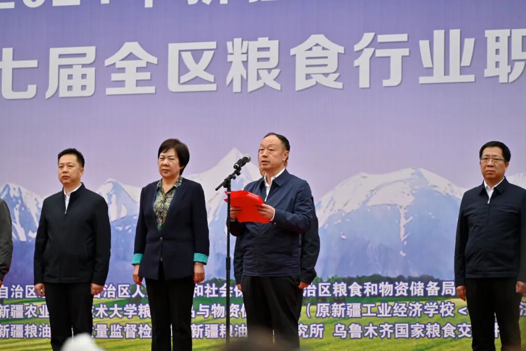 自治区粮食和物资储备局副局长李国平带队亲切看望参加第六届全国粮食行业职业技能竞赛的选手们