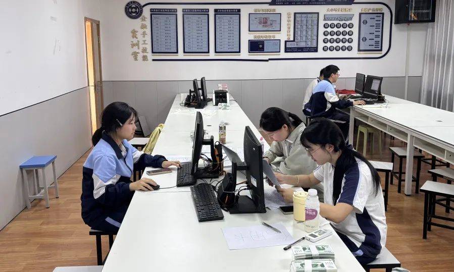 喜报！我院学子在2025年全国职业院校技能大赛高职组会计实务赛项中荣获团体二等奖