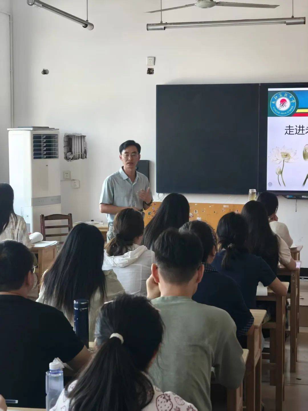 学院领导为新生讲授开学第一课，启迪智慧，引领未来之路