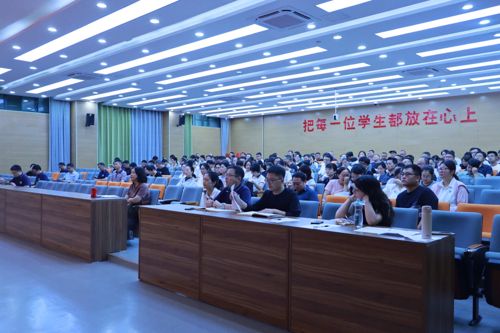 学院领导为2025级新生讲授开学第一课，启迪智慧，引领未来