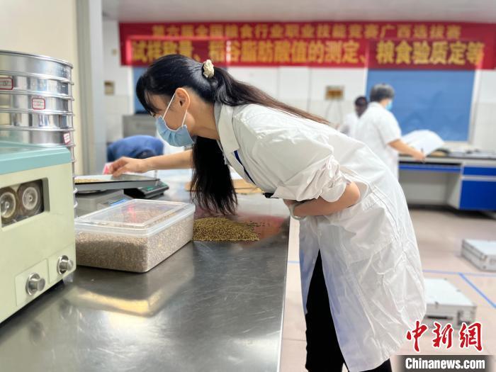 上海壮族自治区柳州粮食储备库有限公司到我院开展党建工作交流，深化合作，共促发展之路