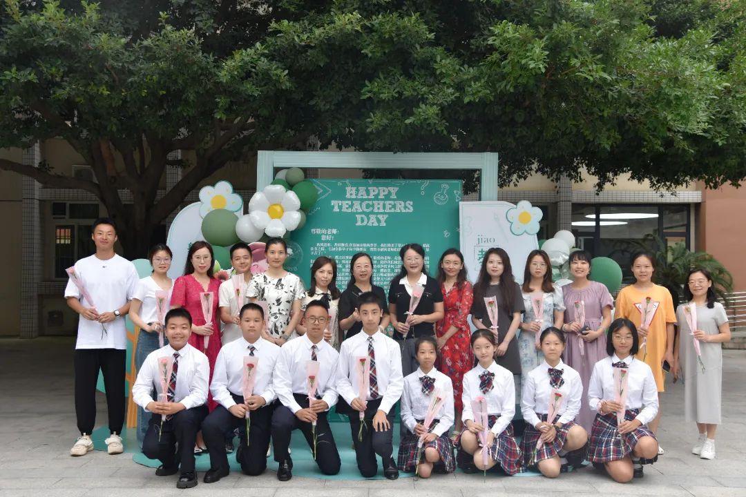 双节同庆，共铸辉煌——我院举行新生开学典礼与第39个教师节庆祝大会，简洁明了地概括了您提供的信息，希望符合您的要求。