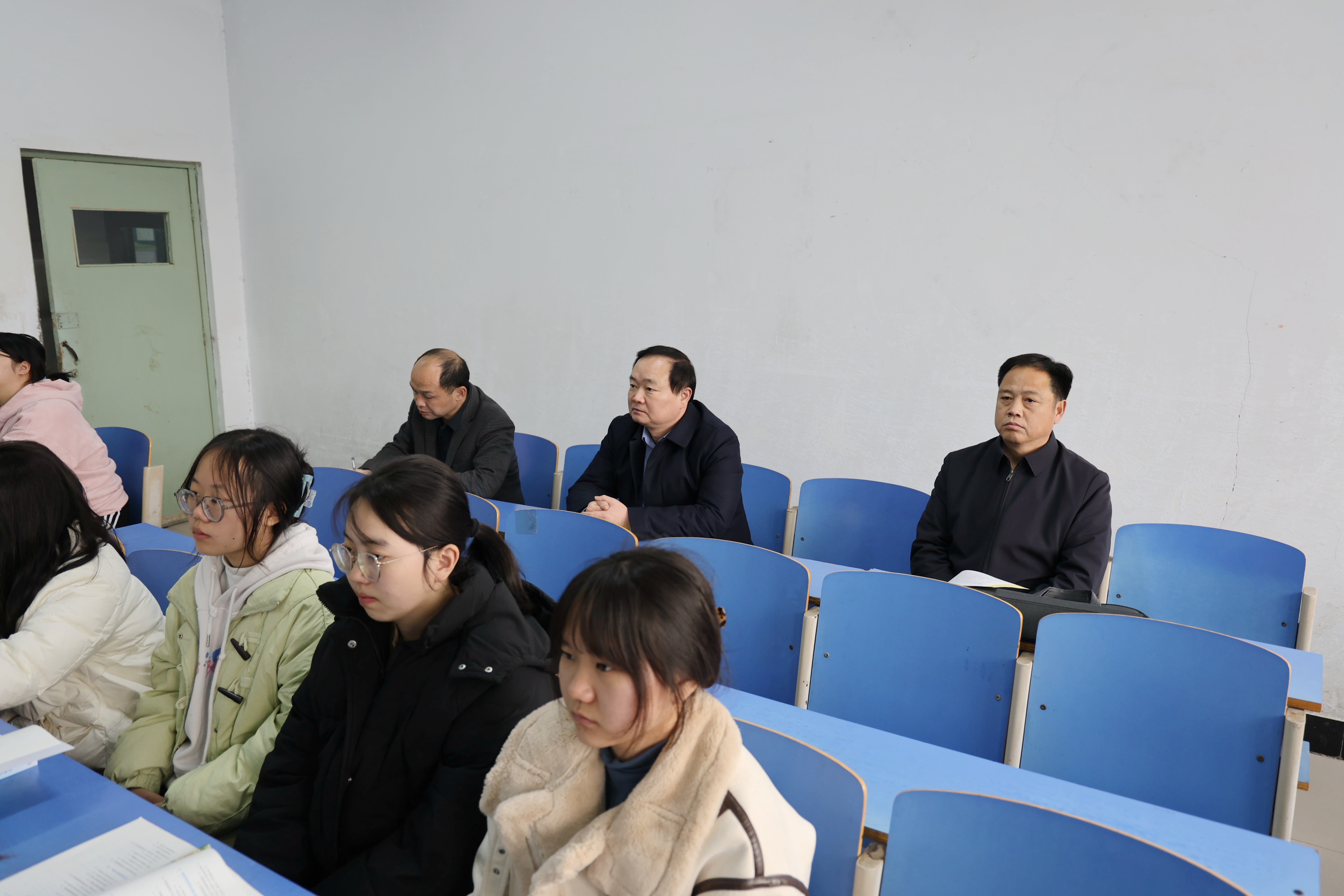 学院领导深入听课，助力教学质量持续提升
