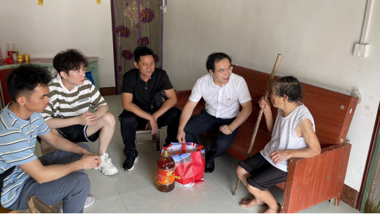 学院领导开展脱贫群众大回访行动，深化理解，共筑美好未来
