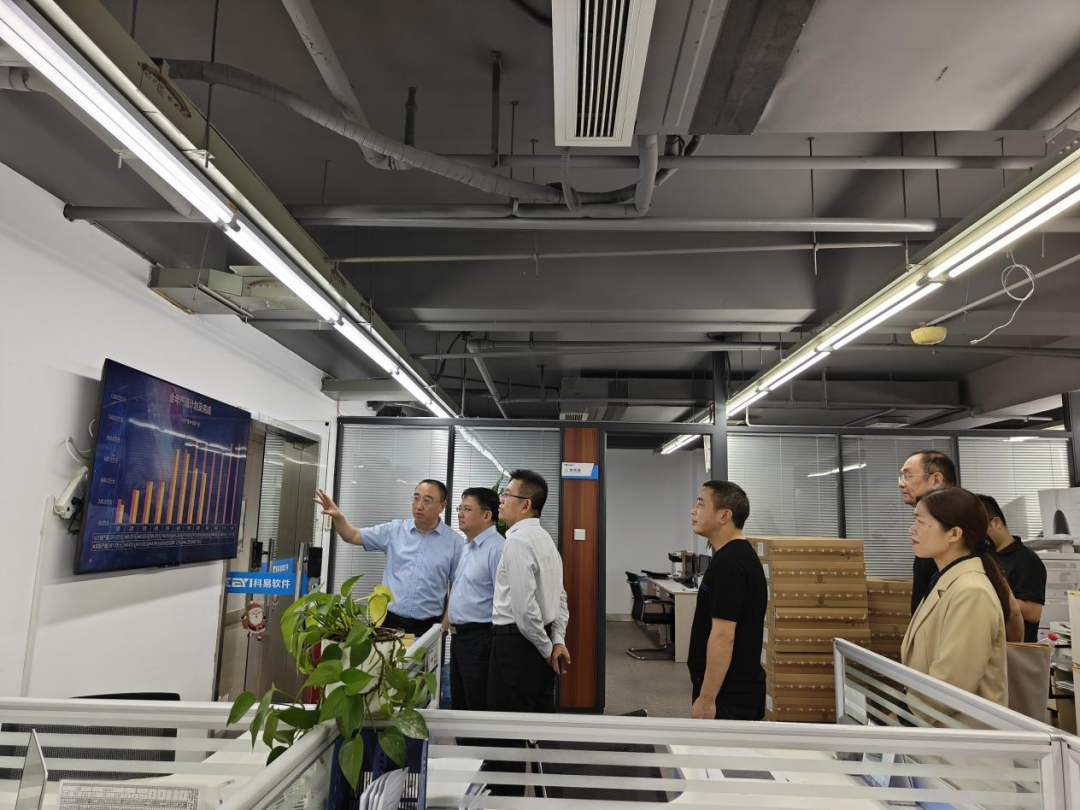 我院纪委书记韦云凤与副院长阙勇平带队走访厦门网中网软件有限公司，访企拓岗促就业新篇章