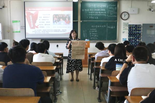 学院副院长阙勇平深入习近平新时代中国特色社会主义思想概论课课堂讲授思政课