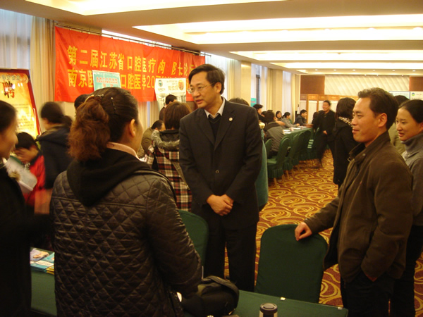 搭建人才交流桥梁，共筑未来职业梦想——我院成功举办2025届毕业生就业洽谈会暨实习推介会