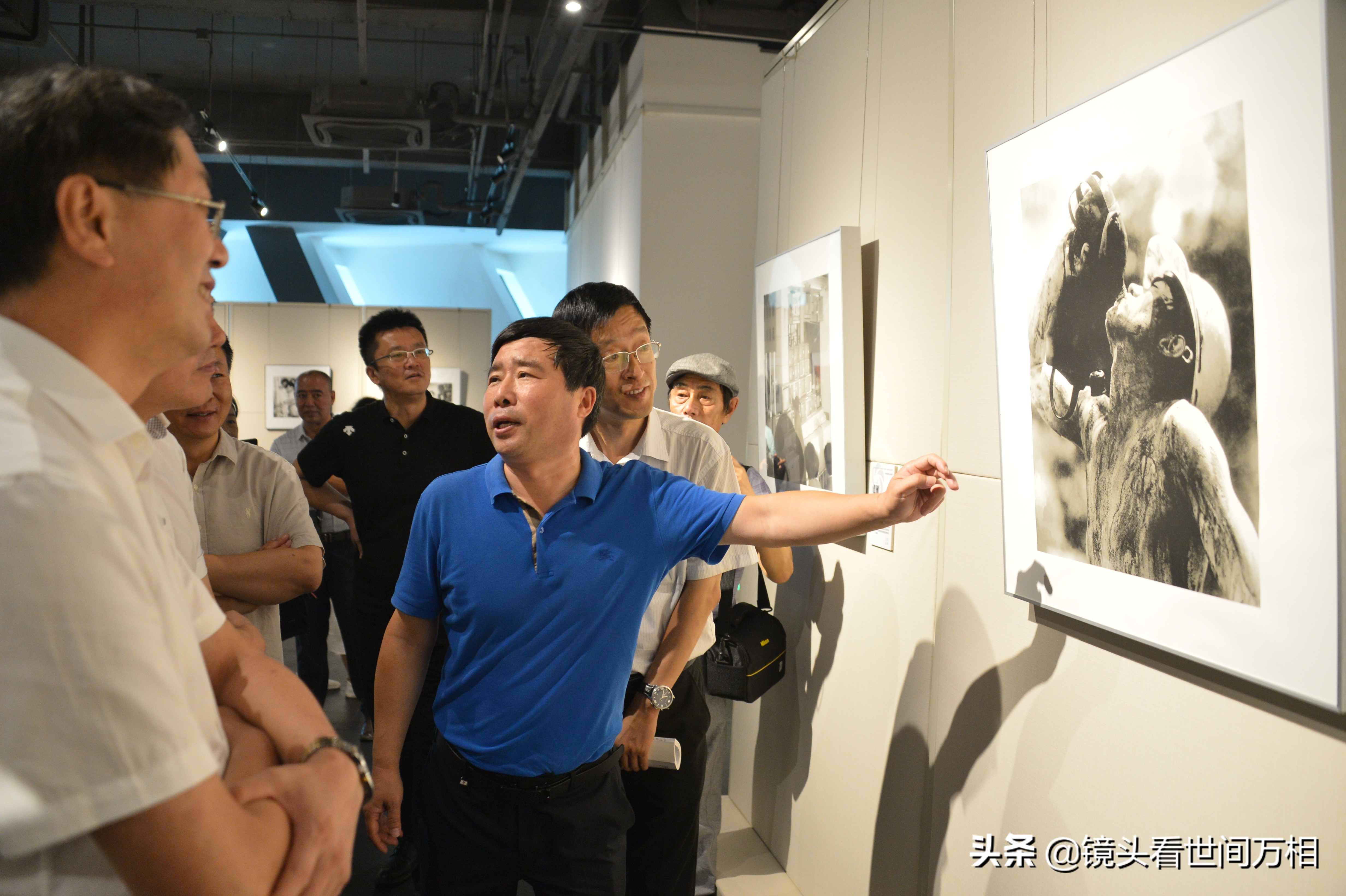 学院领导参观指导摄影作品展，新时代新征程下的如花芳年视觉盛宴