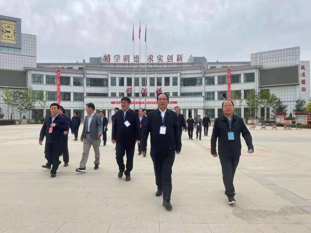 学院领导率队赴陆川县送新一批驻村第一书记和工作队员入村赴任——深化精准扶贫，共筑乡村振兴